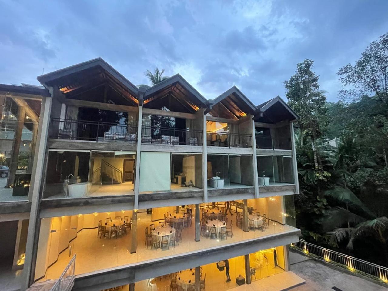 Hotel Grand Amanee Ratnapura Zewnętrze zdjęcie