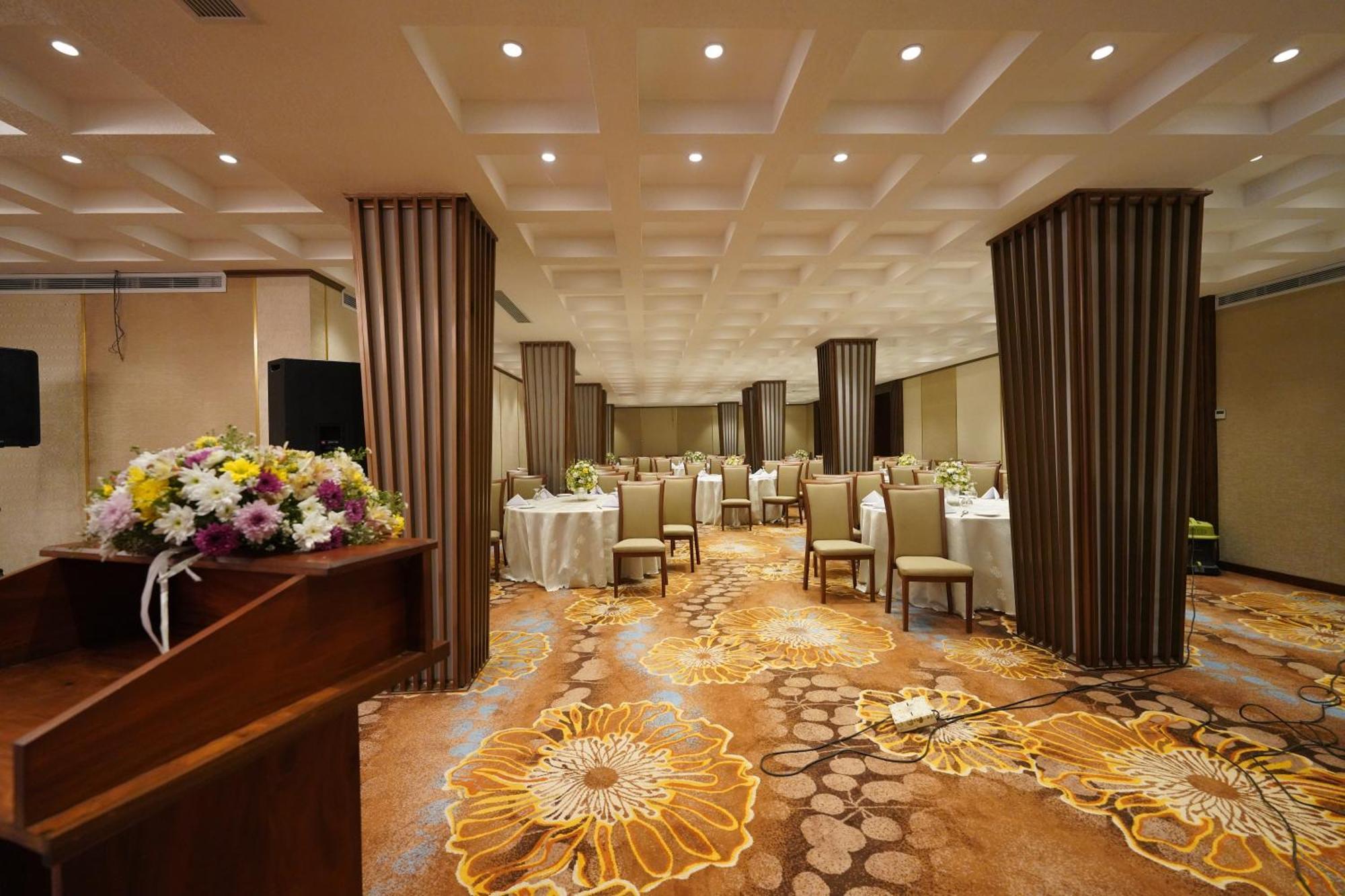 Hotel Grand Amanee Ratnapura Zewnętrze zdjęcie